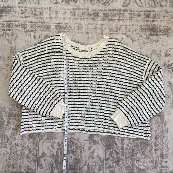 Saltwater Luxe Striped Crew Neck Cropped Sweater with Keyhole Back Large - Picture 5 of 11